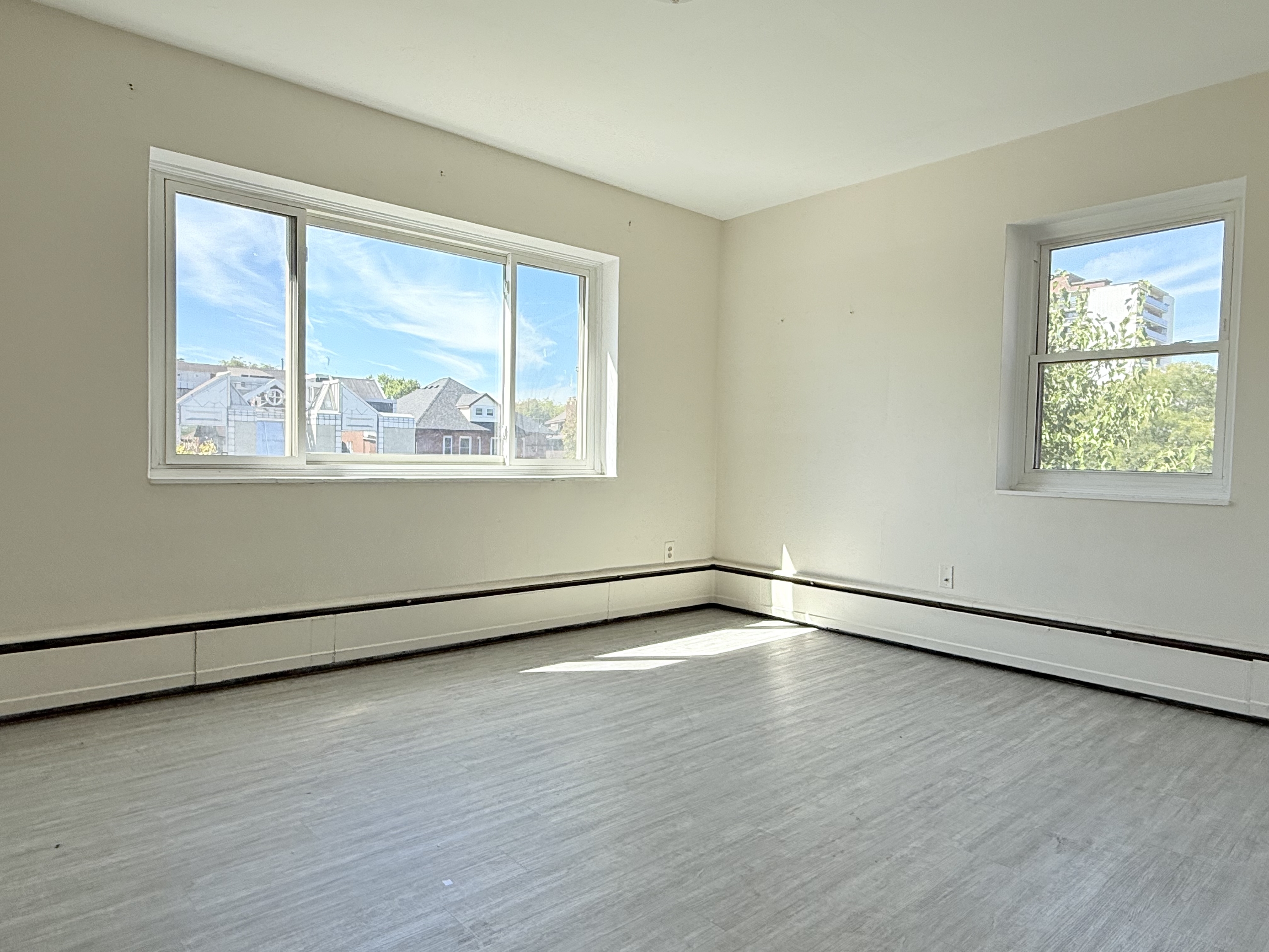 Windsor Condo: 1590 Ouellette Ave