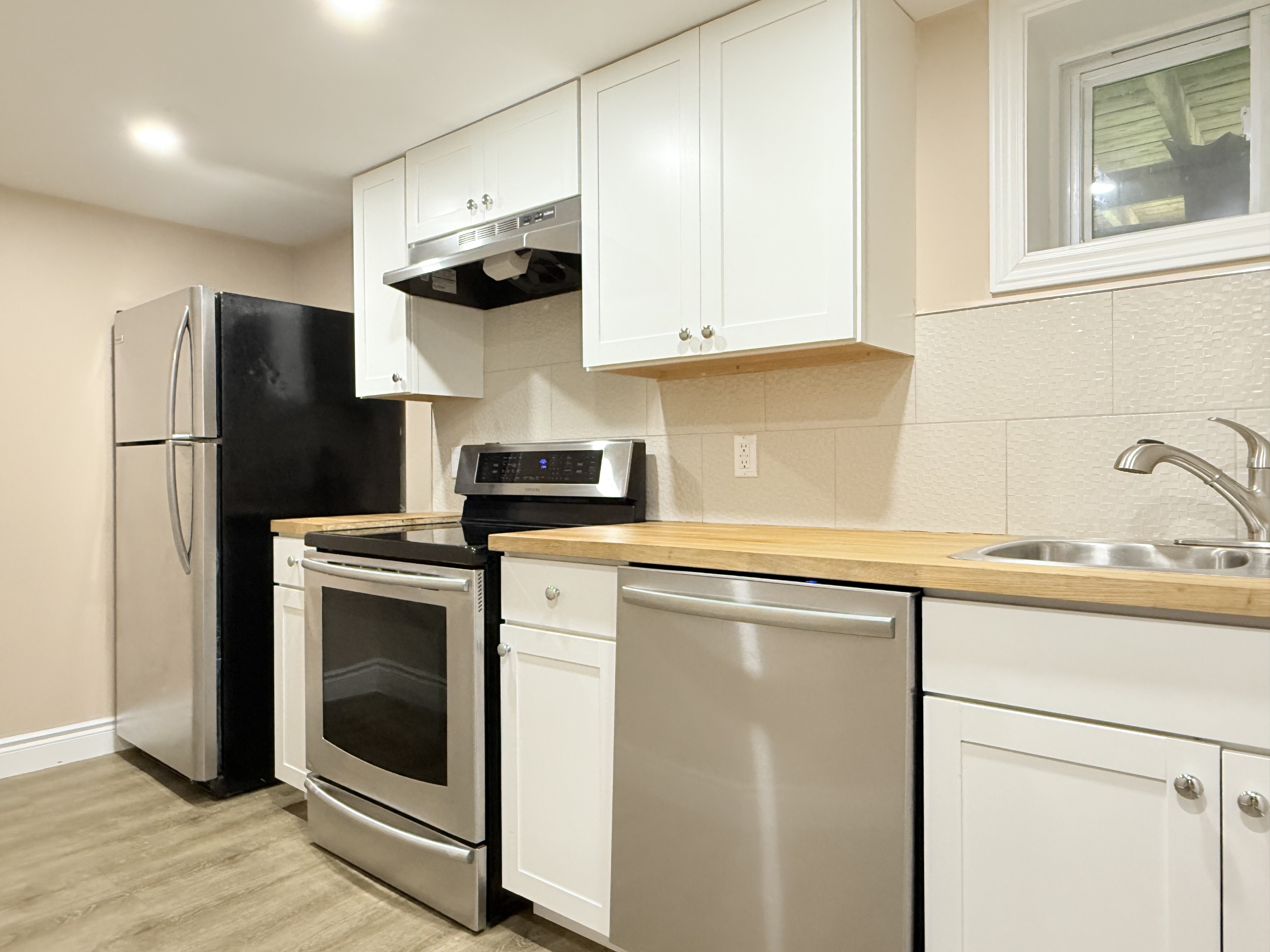 Windsor Condo: 1525 Church St