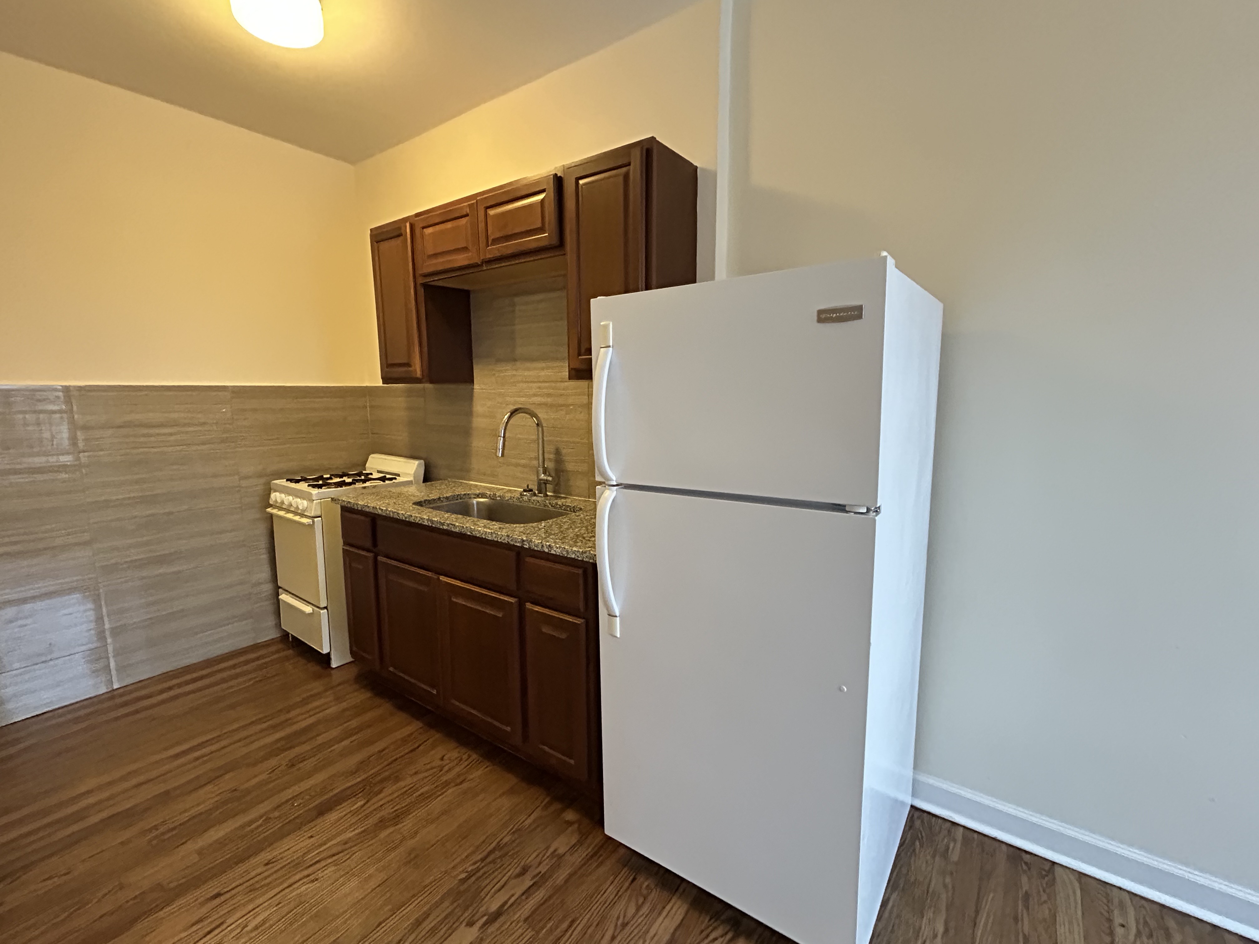 Chicago Condo: 2712 N Milwaukee