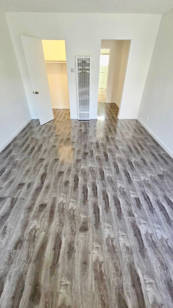 Los Angeles Apartment: 12120 Rochester Ave. (Amherst Square)