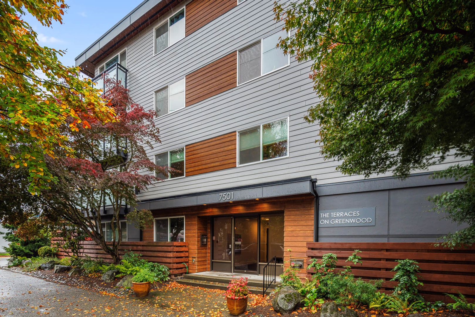Seattle Condo: 7501 GREENWOOD AVE N