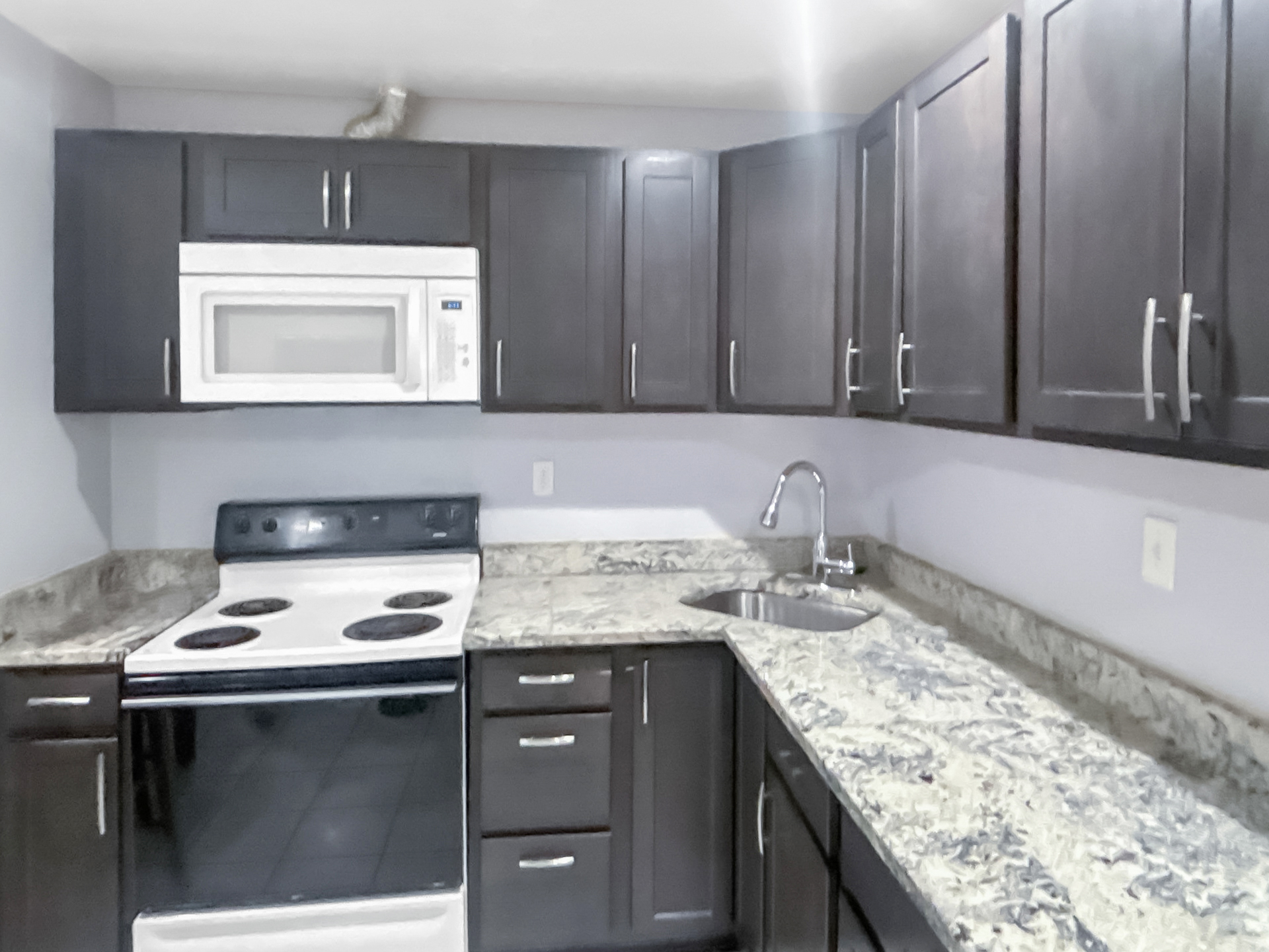 Halethorpe Condo: 3201 Lily Ave, Halethorpe, MD 21227