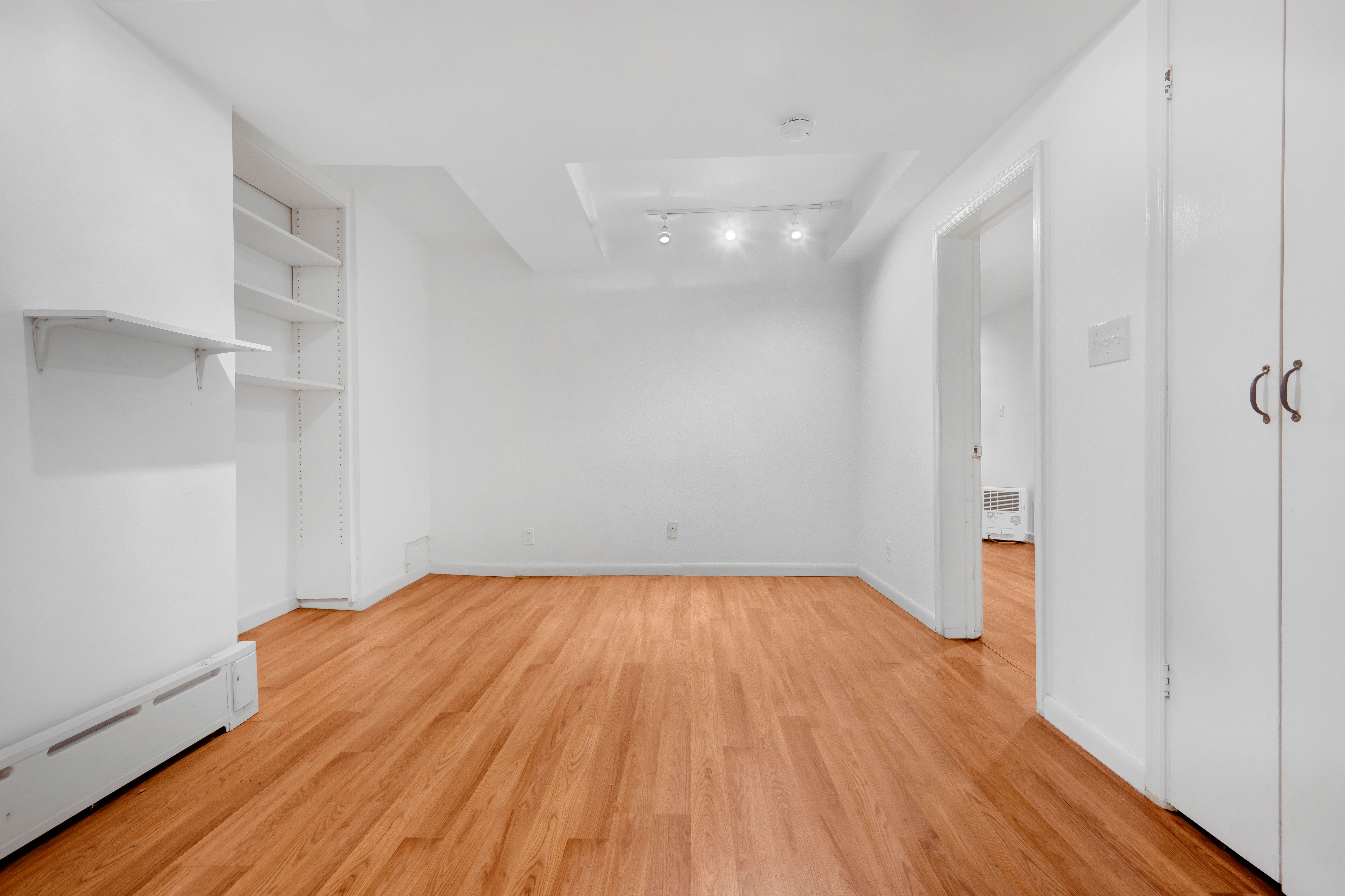 Washington House: 3204 Porter St NW EB