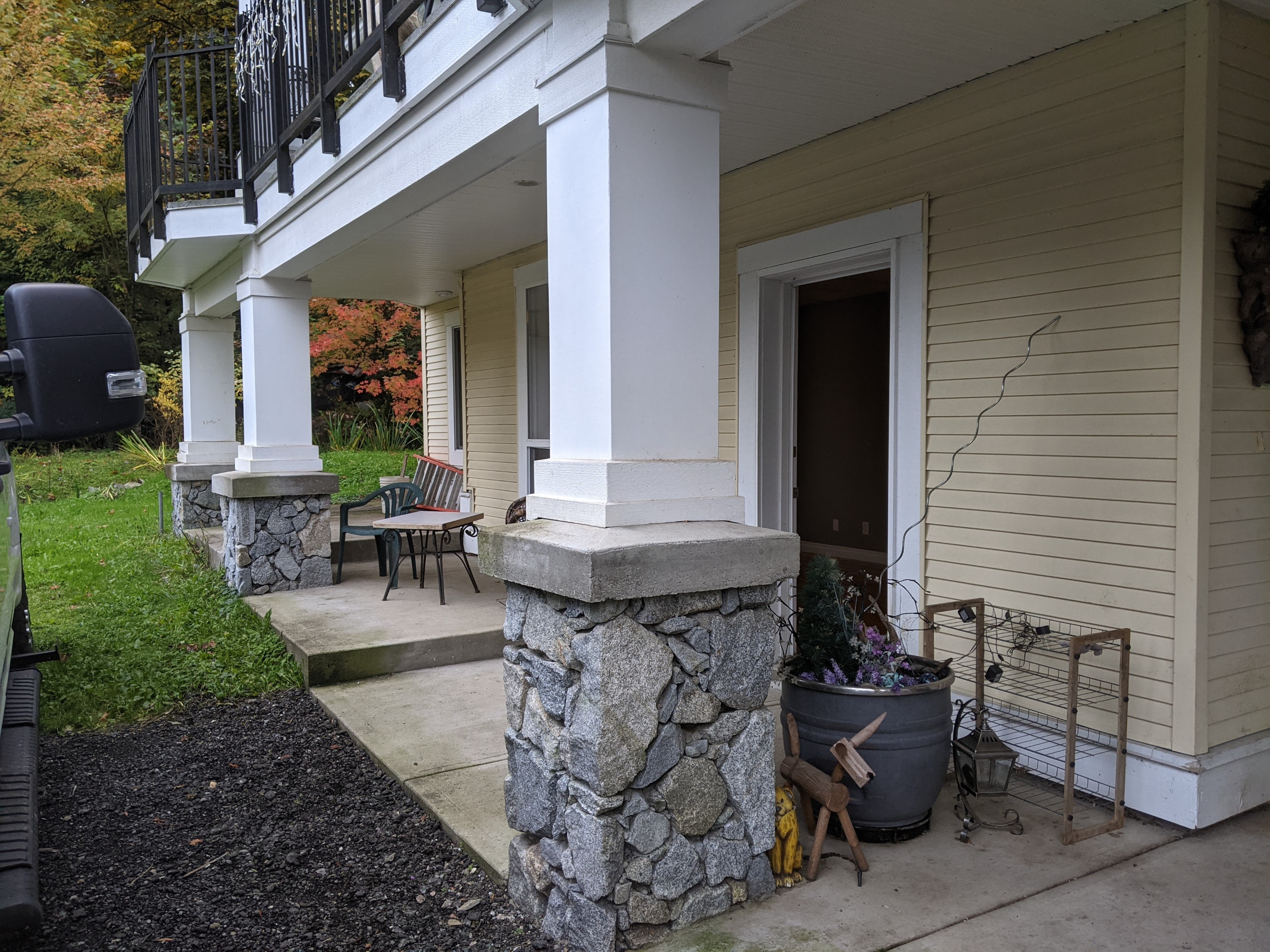 Mission House: 10465 Stave Lake Rd