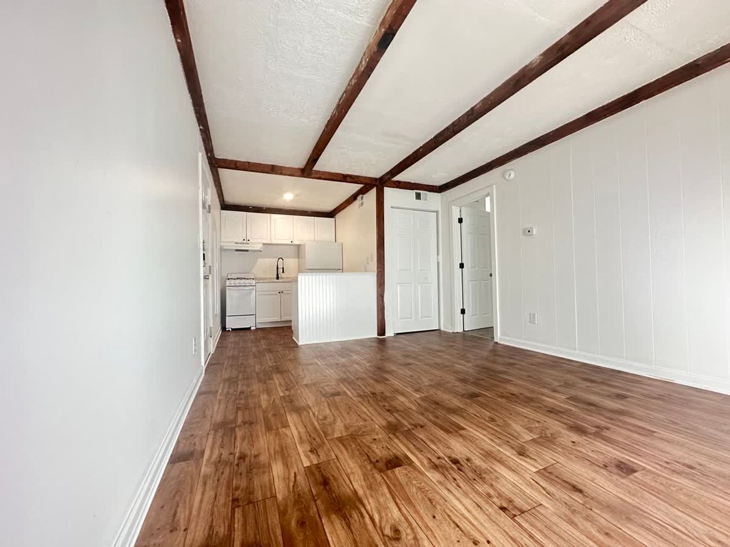 Lexington Condo: 1904 Cambridge Drive (Z3)