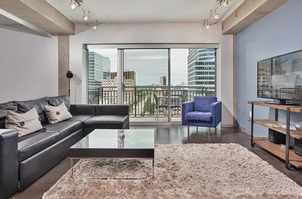 Austin Condo: 800 Brazos St