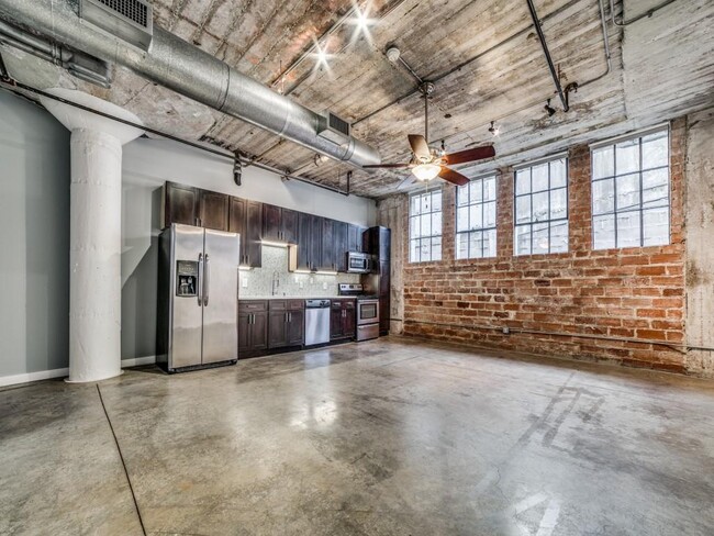Dallas Condo: 1122 Jackson St