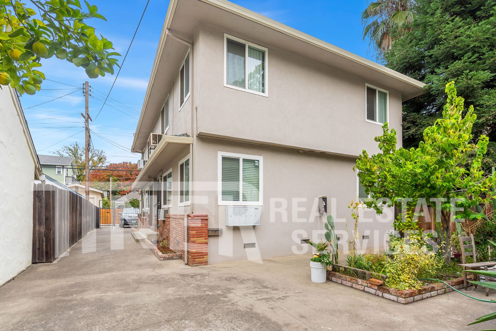 Sacramento Condo: 1111 W St.