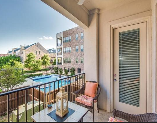 Addison Condo: 5015 Meridian Ln