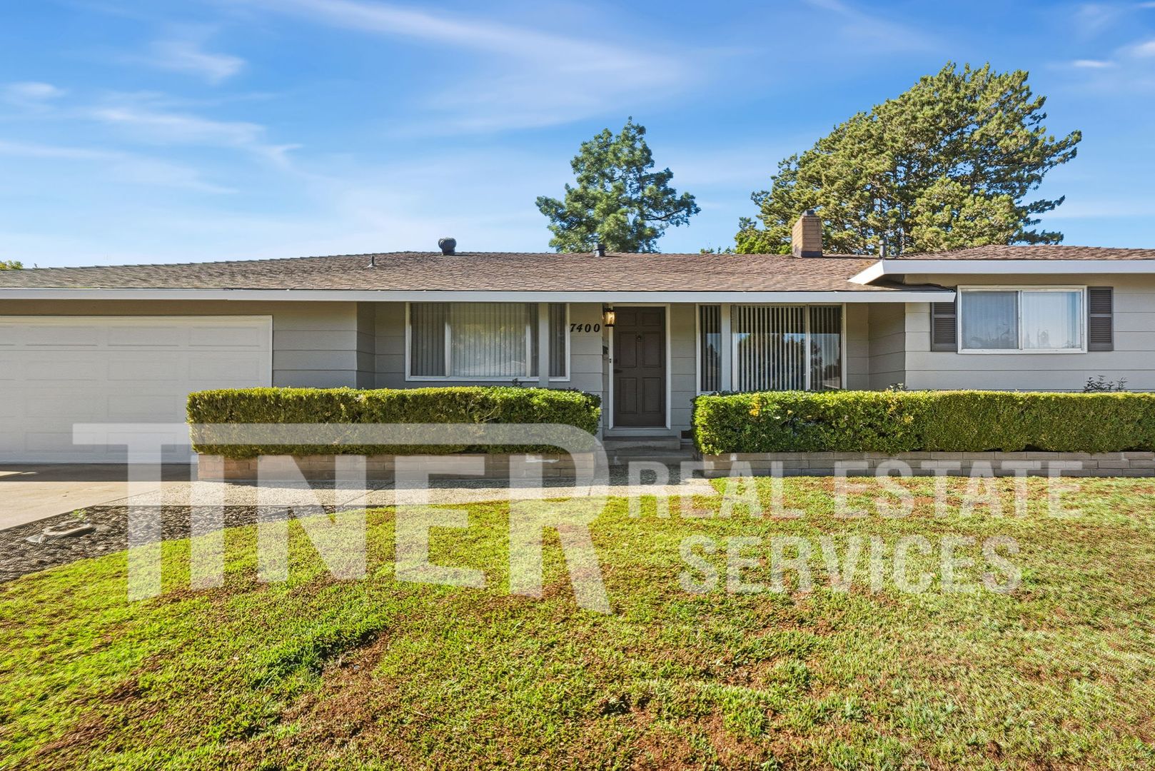 Sacramento House: 7400 Mooncrest Way