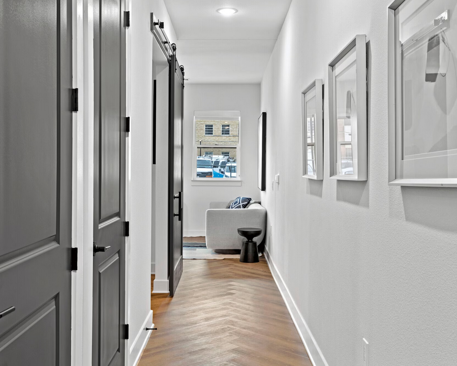 Dallas Condo: 239 W 9th St