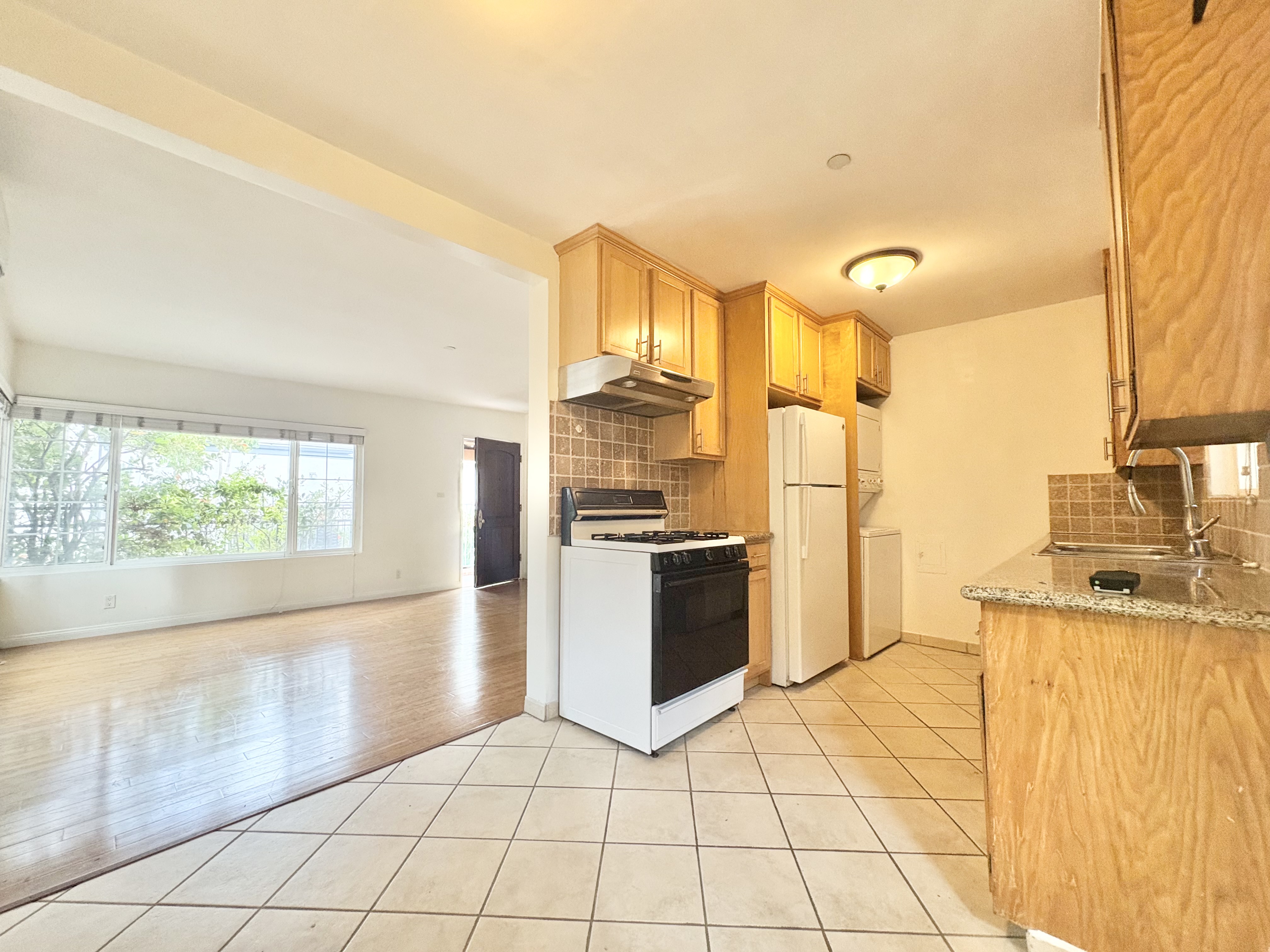 Culver City Condo: 8647 Higuera St