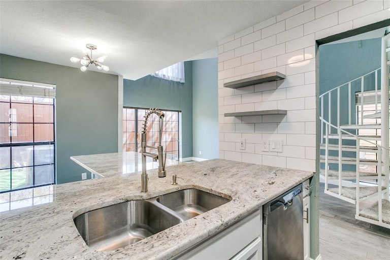 Dallas Condo: 5100 Verde Valley