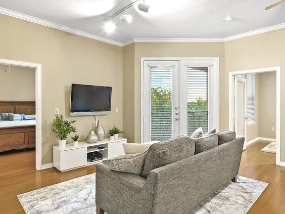 Plano Condo: 800 E. 15th