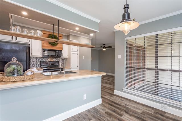 Addison Condo: 16301 Ledgemont