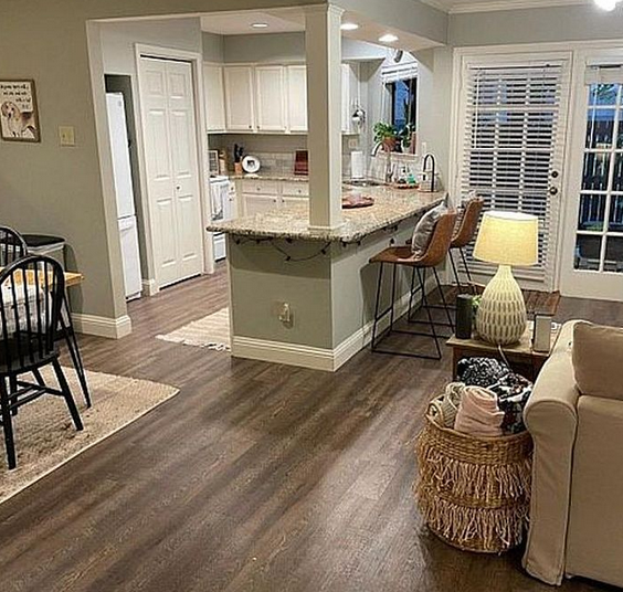 Addison Condo: 16301 Ledgemont