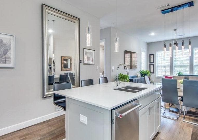 Addison Condo: 5015 Meridian