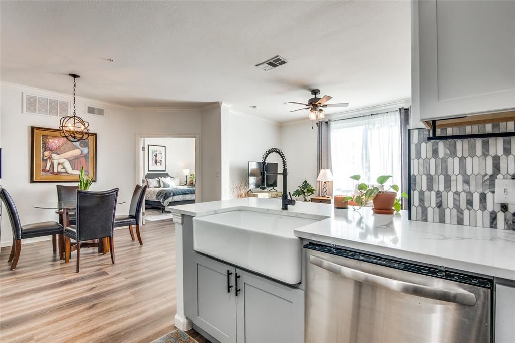 Irving Condo: 330 E Las Colinas