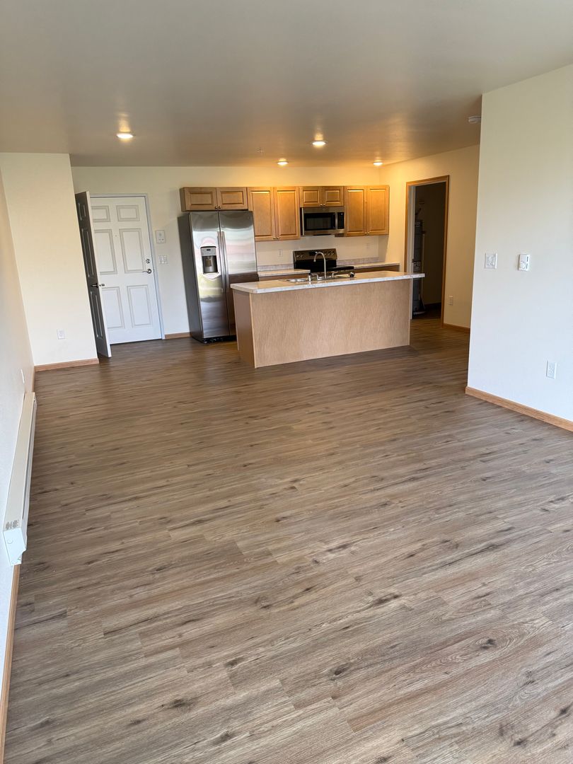 Tomah Apartment: 400 Larkin St