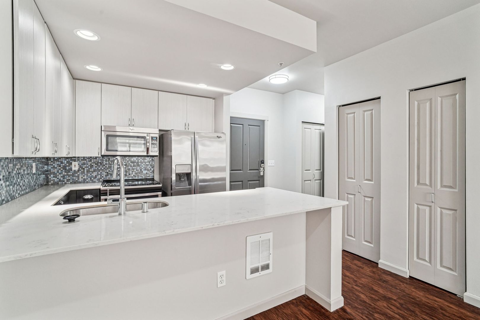 Bellevue Apartment: 37 103rd Ave NE