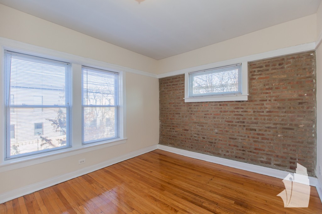 Chicago Condo: 859 W Cornelia Ave