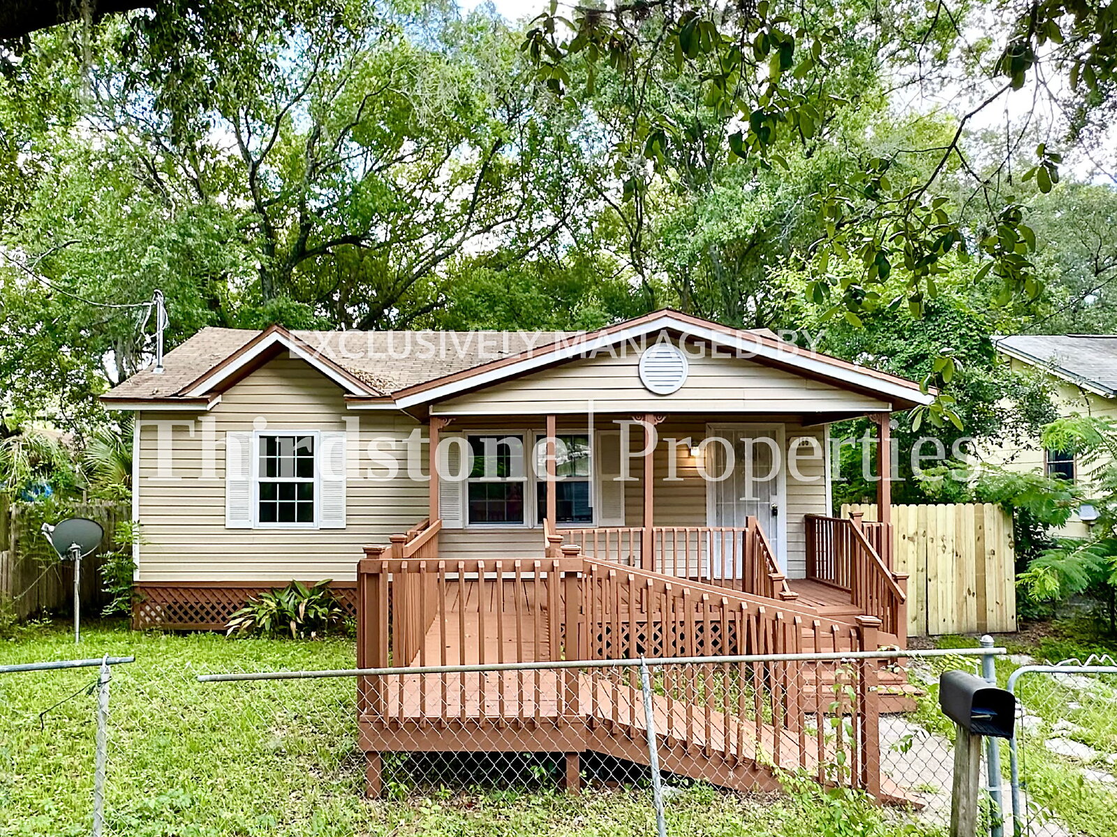 Jacksonville House: 156 Willow Branch Ave