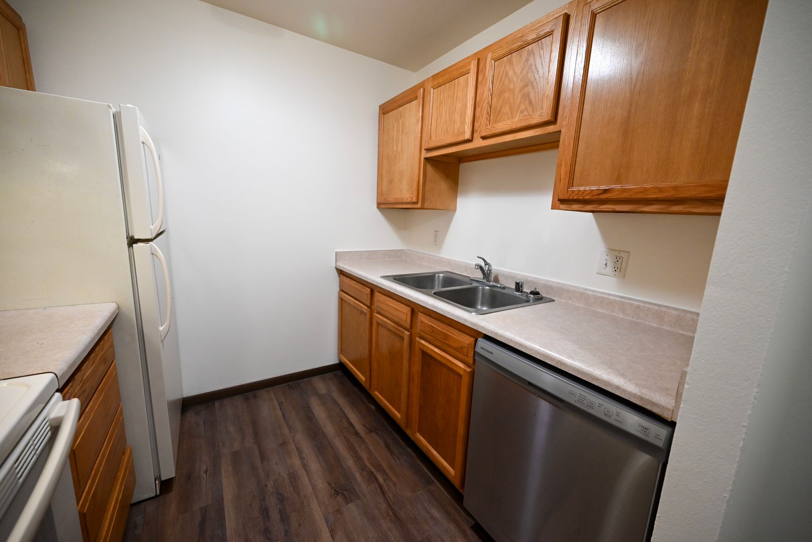 Sun Prairie Apartment: 242 Amber Trl