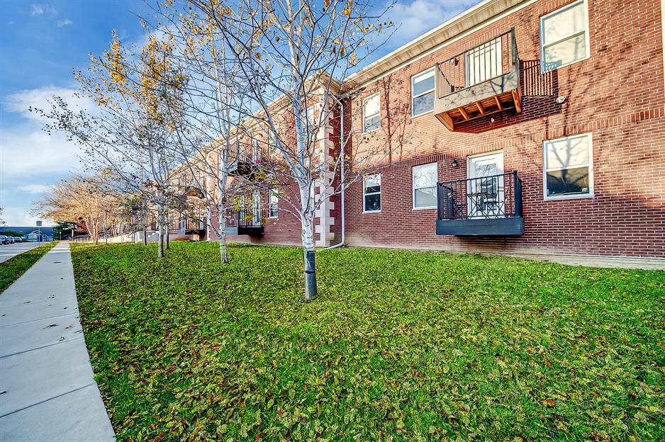 Iowa City Condo: 915 Harlocke St