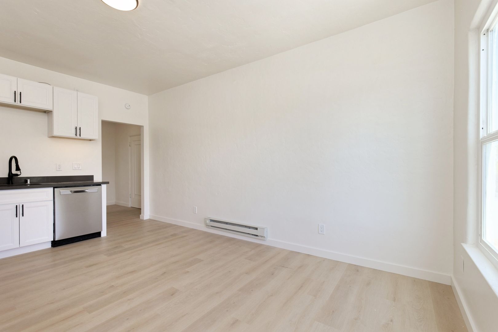 Oakland Apartment: 6616 Telegraph Ave
