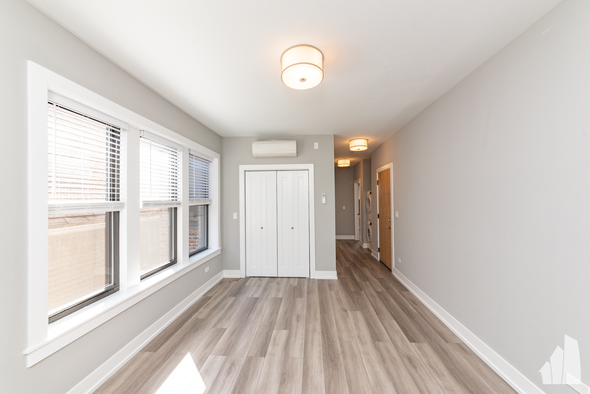 Chicago Condo: 3933 N Janssen Ave