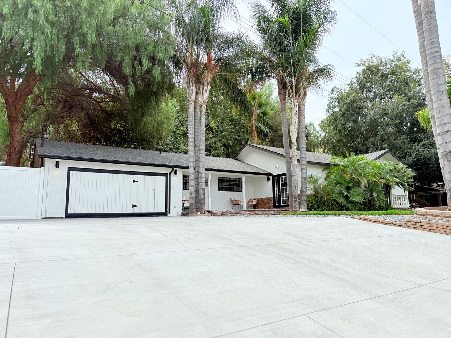 Shadow Hills House: 9501 Clybourn Ave