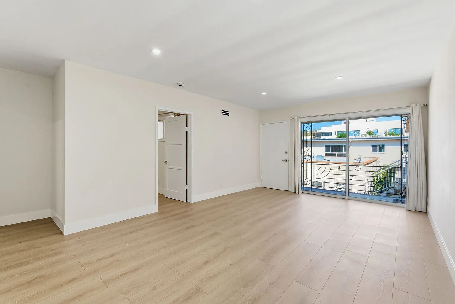 Beverly Hills Condo: 356 S Rexford Dr