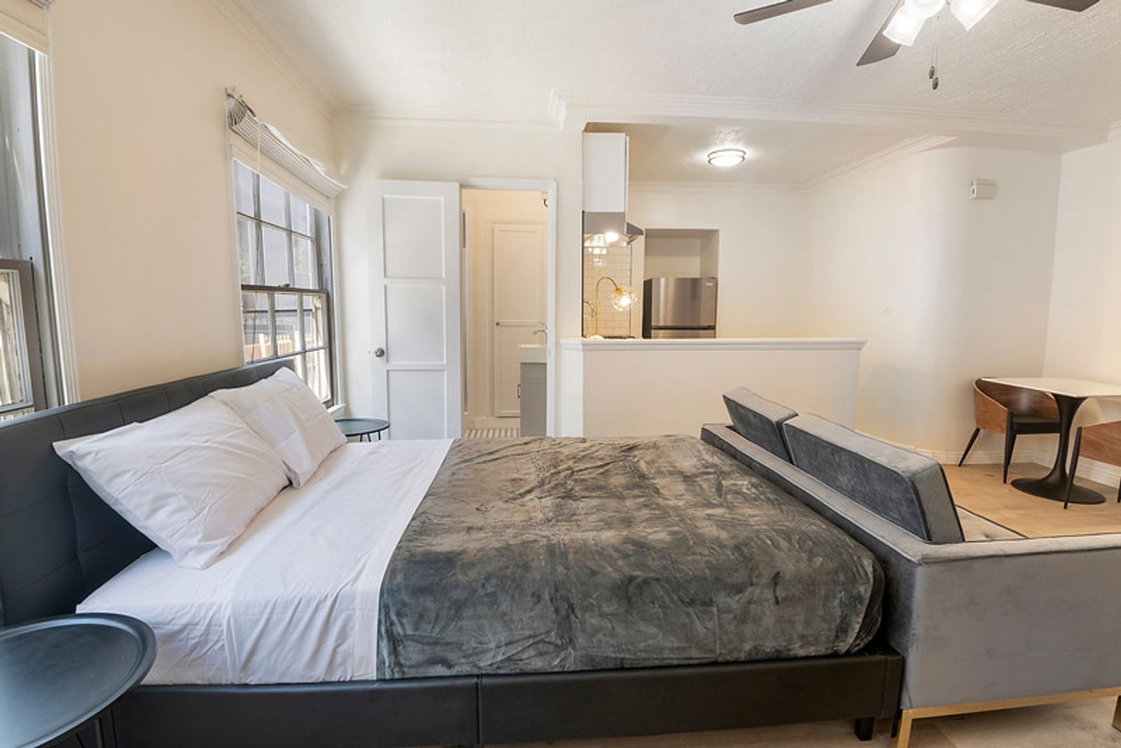 Los Angeles Apartment: 707-709 Crenshaw Blvd