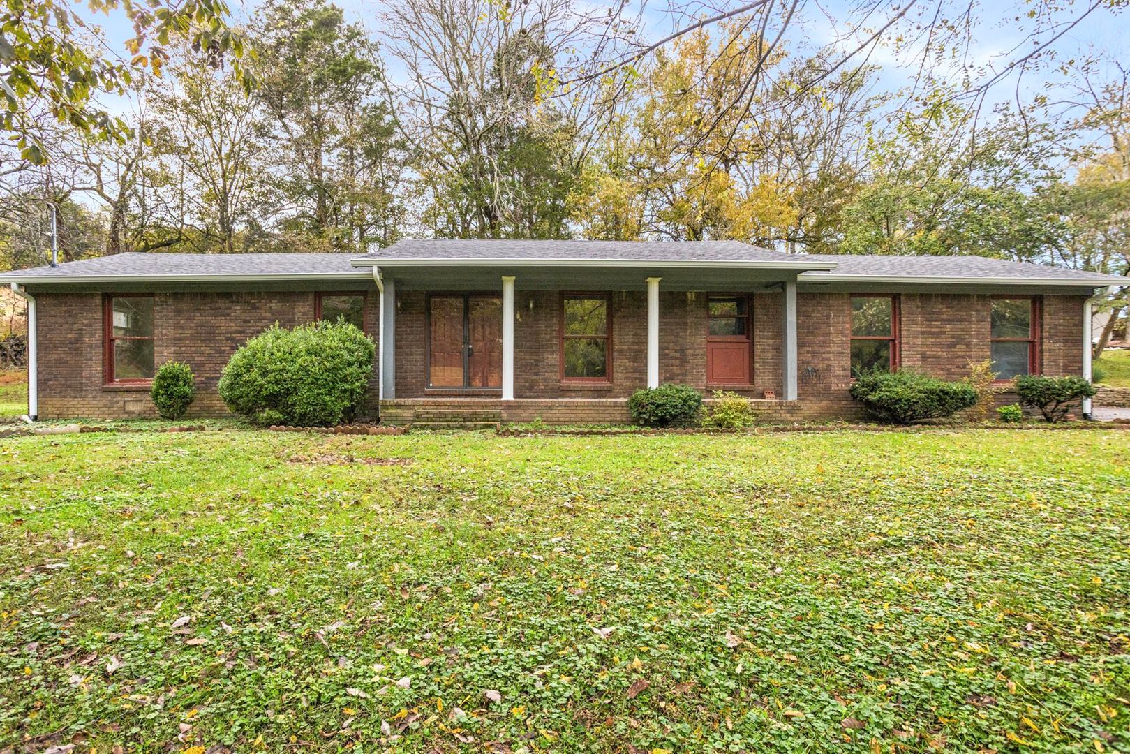 Woodbury House: 148 Tanglewood Dr