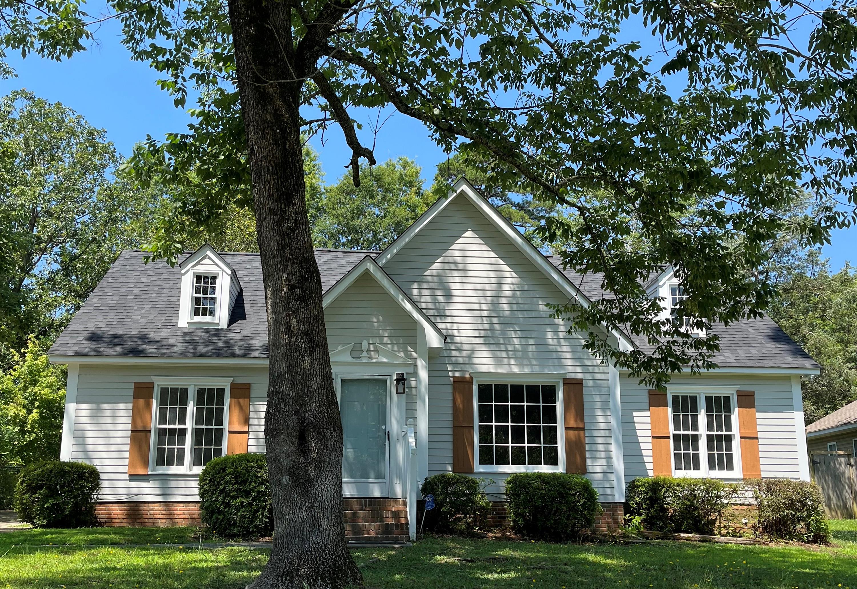 Irmo House: 121 Kenton Dr