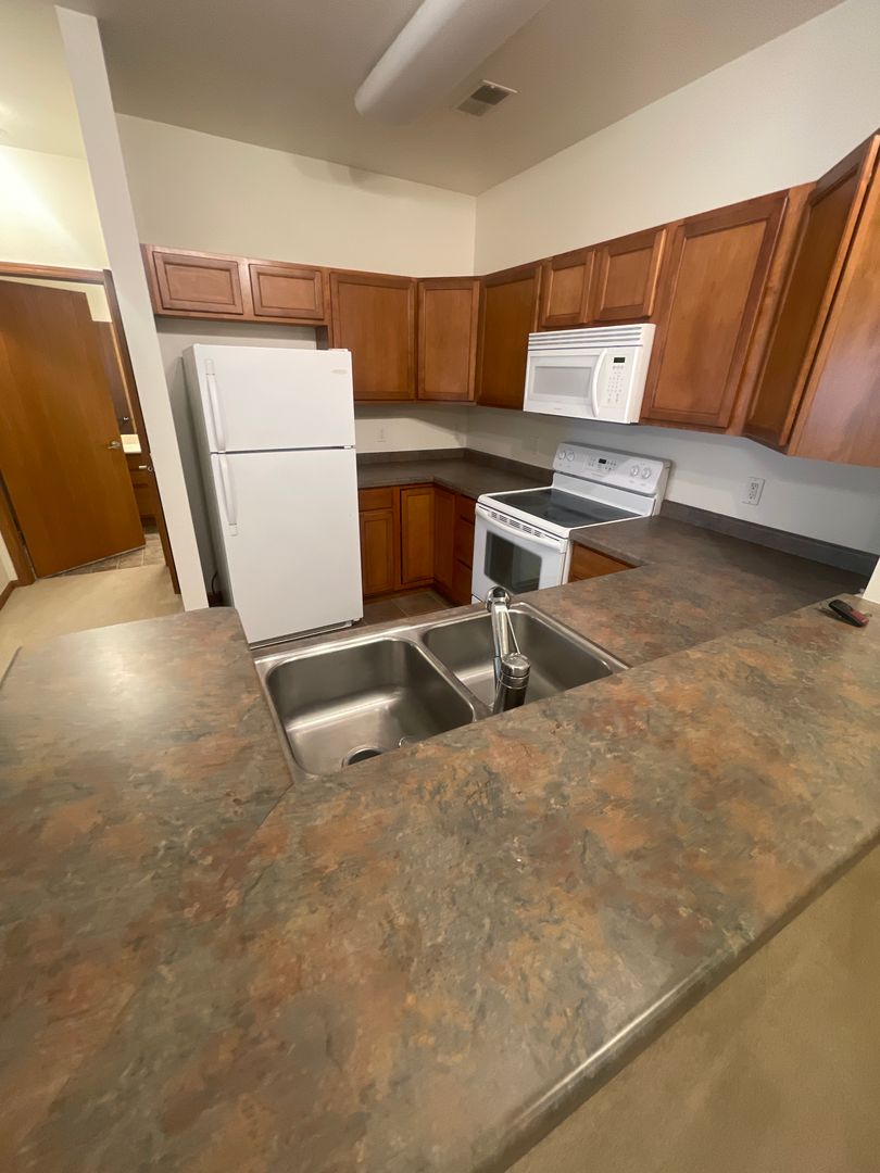 OREGON Apartment: 218 WOLFE St