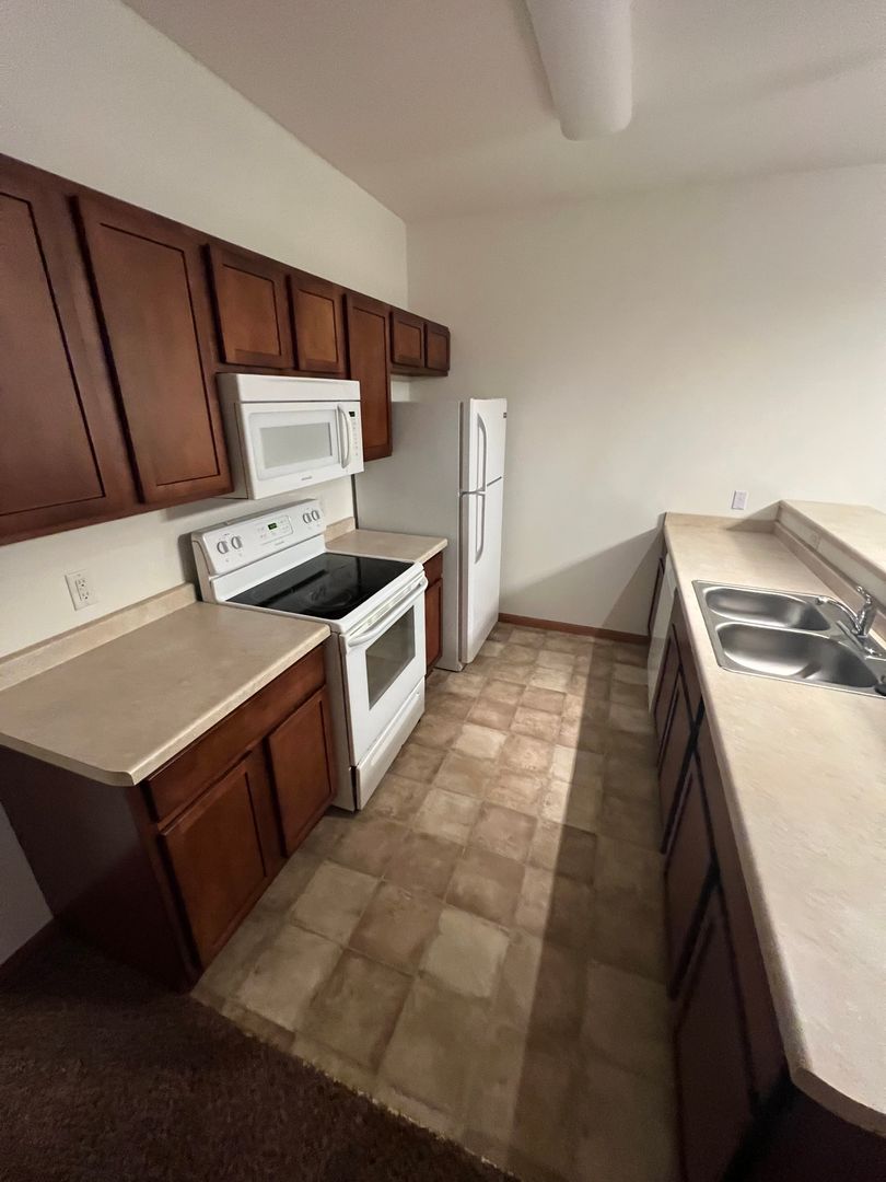 OREGON Apartment: 218 WOLFE St