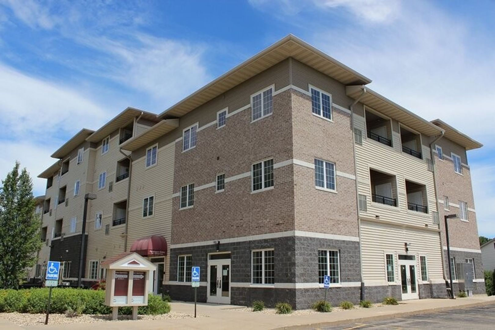 OREGON Apartment: 218 WOLFE St