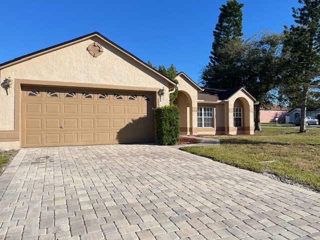 Deltona House: 203 Heronwood Cir
