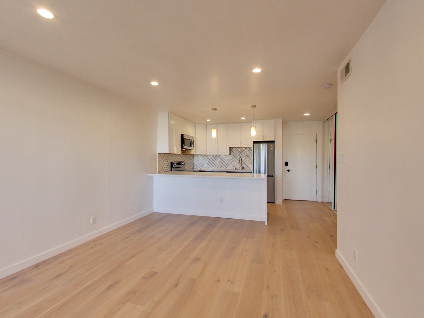 Burlingame Condo: 1500 Newlands Avenue