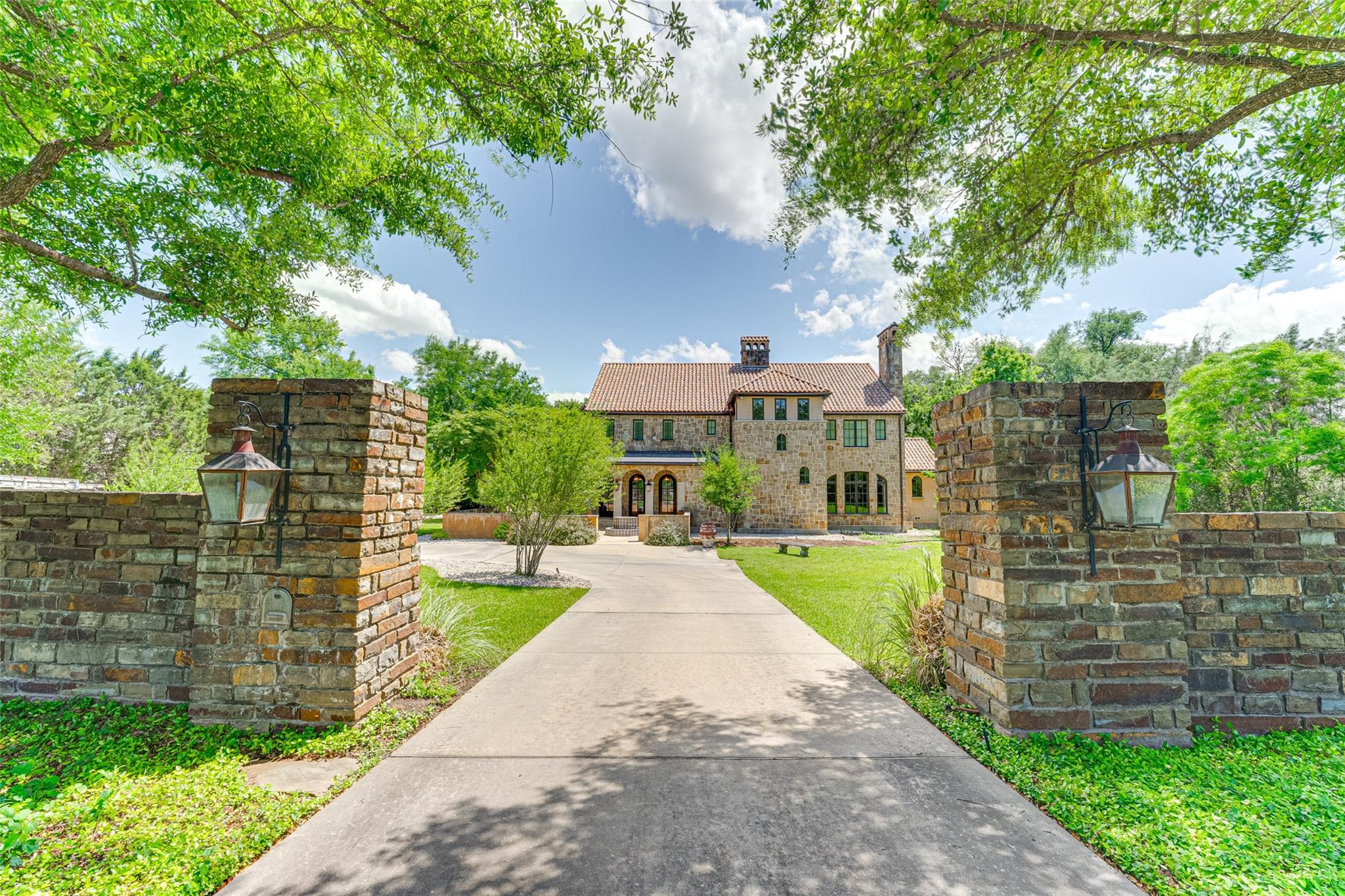 Dallas House: 4120 Cochran Chapel Road, Dallas, Texas 75209