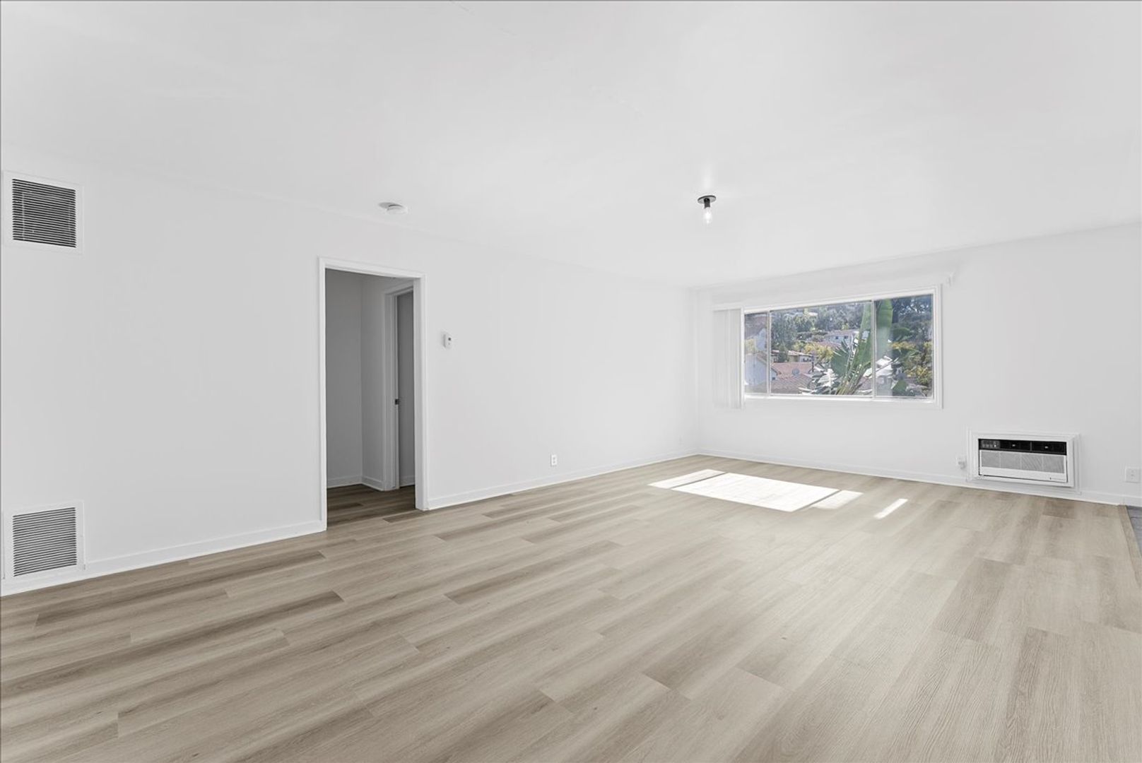 Glendale Condo: 1437 E. Windsor Road