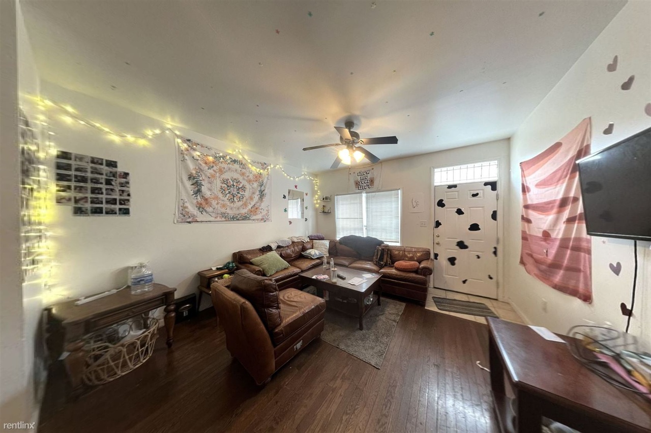 Philadelphia Townhome: 1715 Arlington St