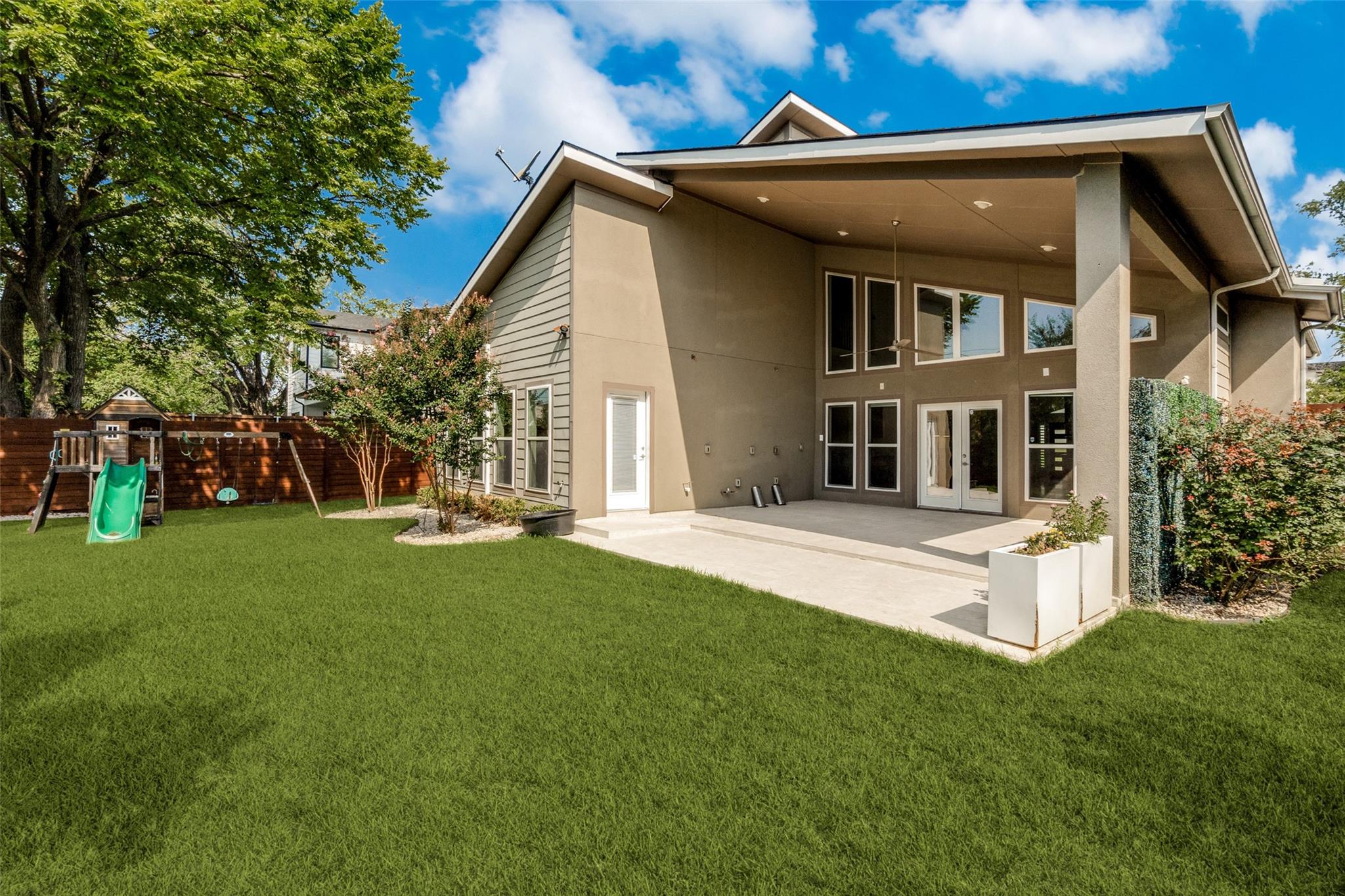 Dallas House: 3772 Seguin Drive