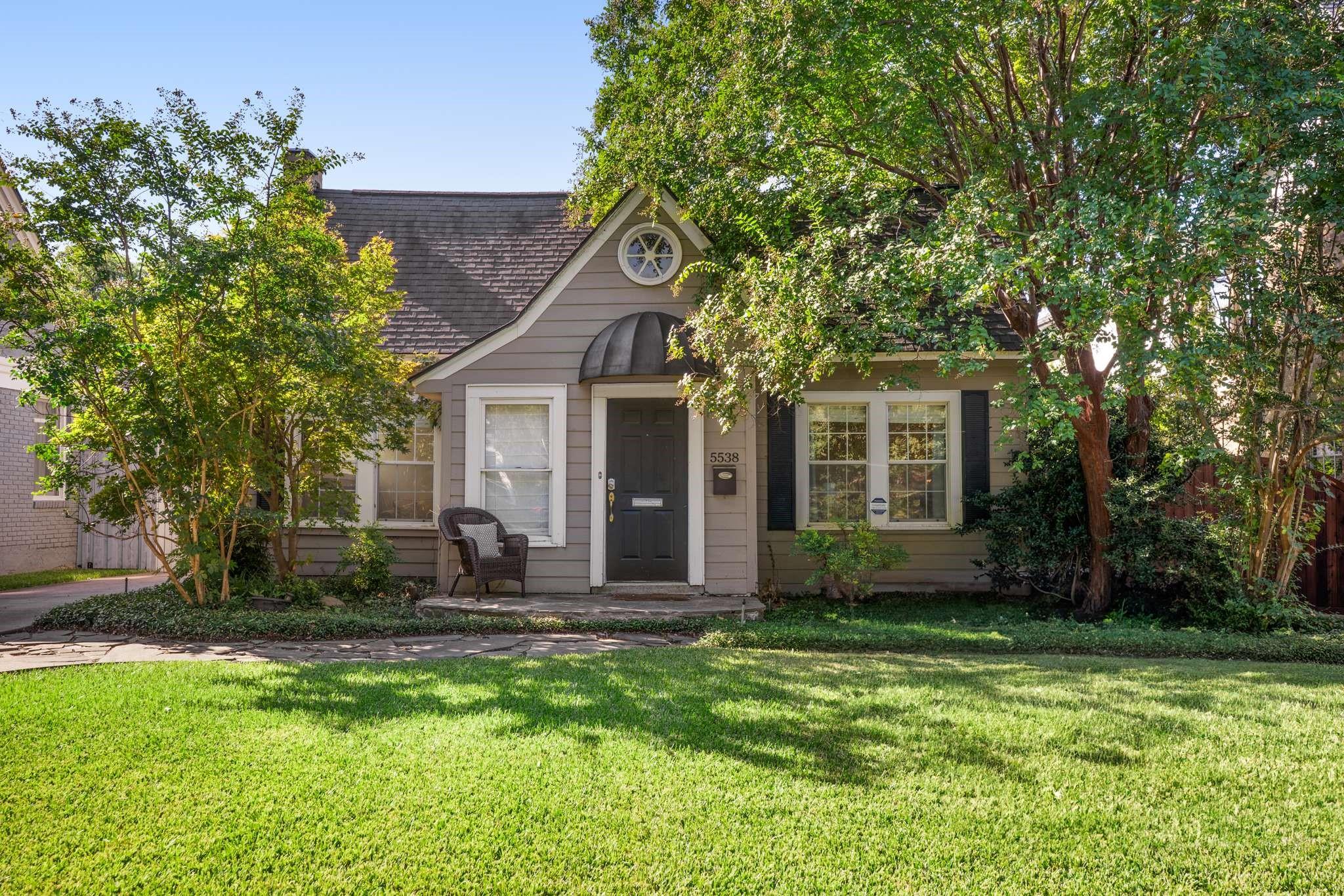 Dallas House: 5538 Vanderbilt Avenue