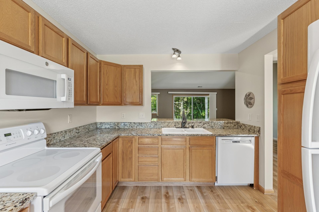 Saint Paul Townhome: 220 Emerson Ave E