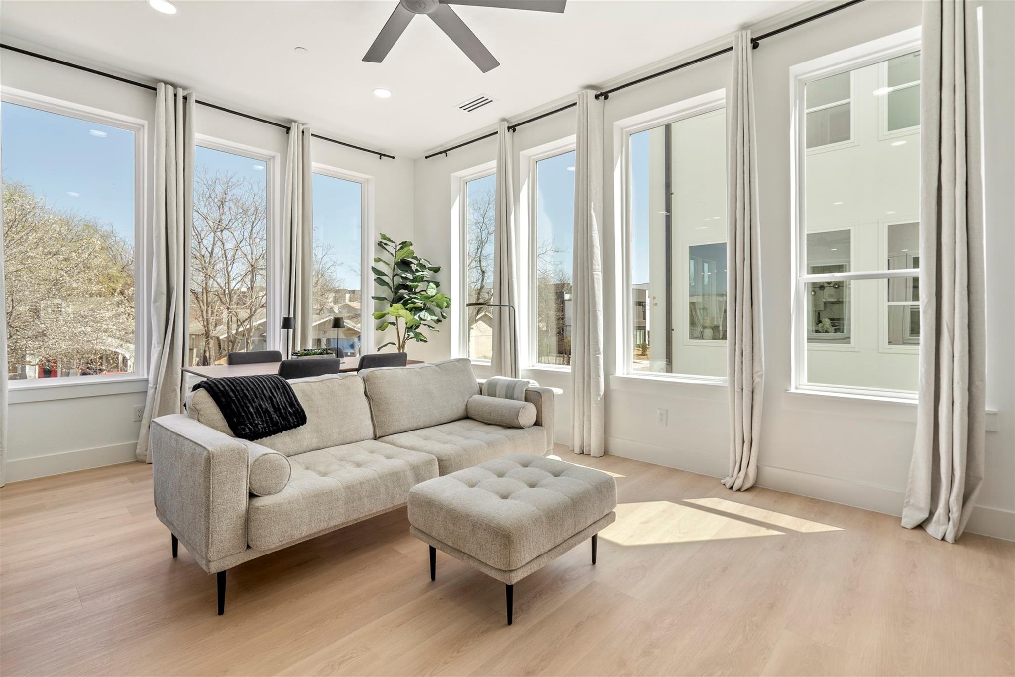 Dallas Townhome: 2019 California Drive Unit#201, Dallas, Texas 75204