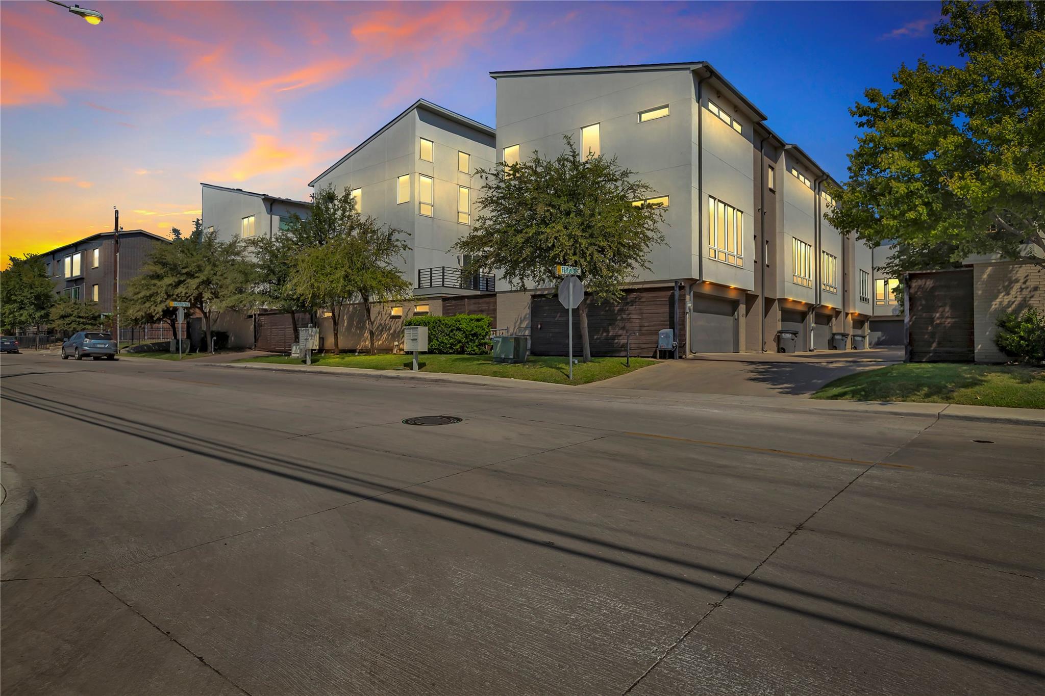Dallas Townhome: 4915 Flitwick Court