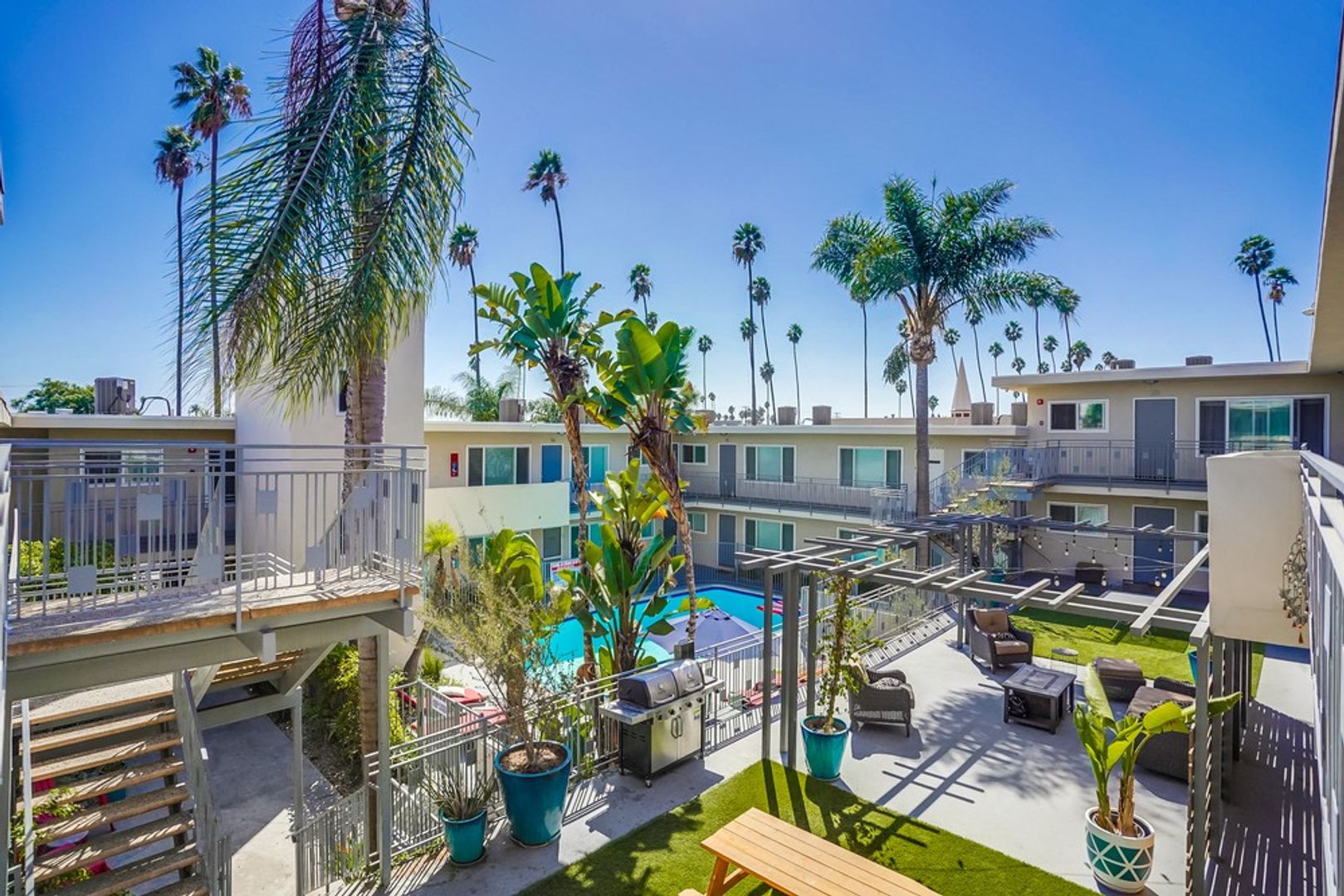 Inglewood Condo: 621 E 99th St