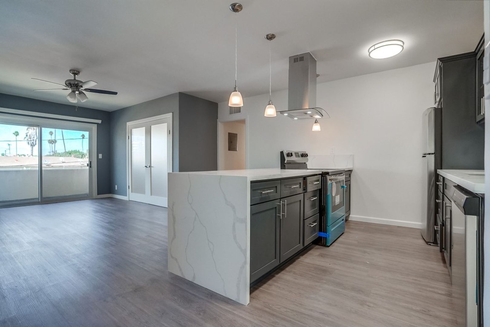 Inglewood Condo: 621 E 99th St